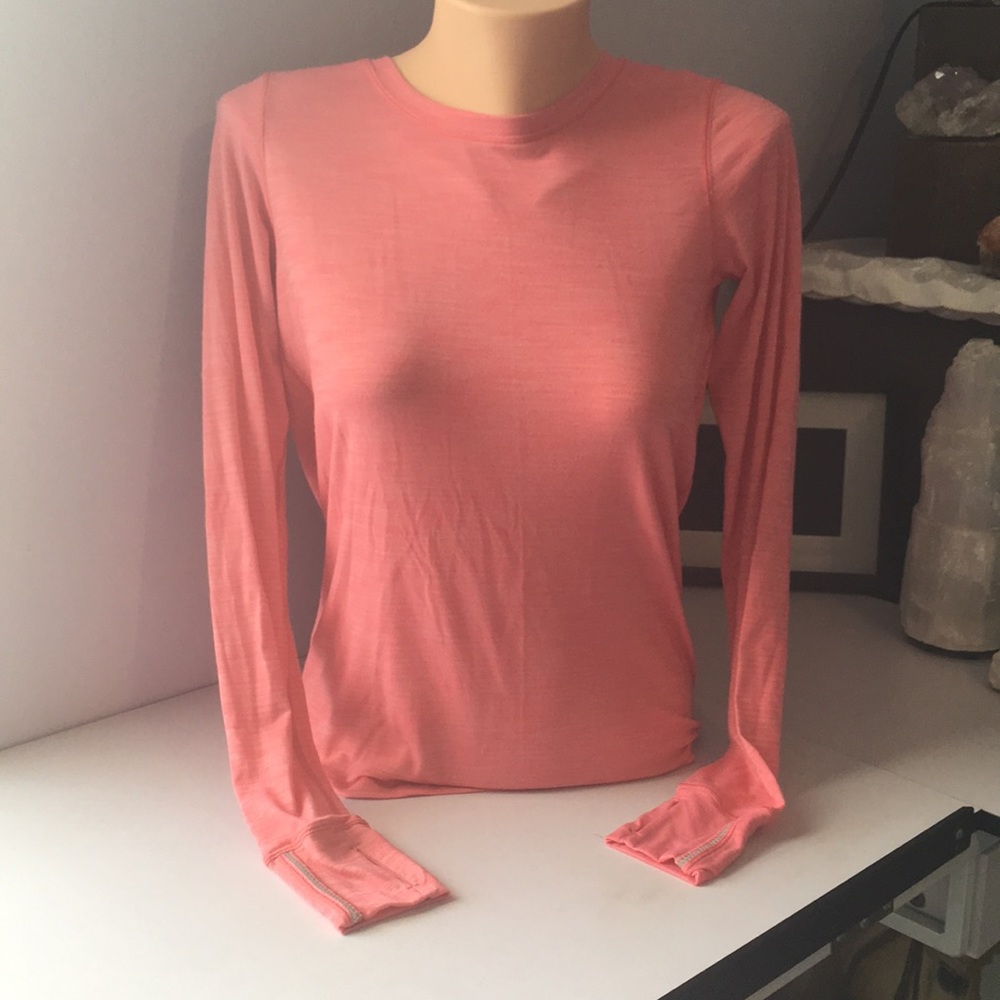 Lululemon long sleeve 4 New w/o tag